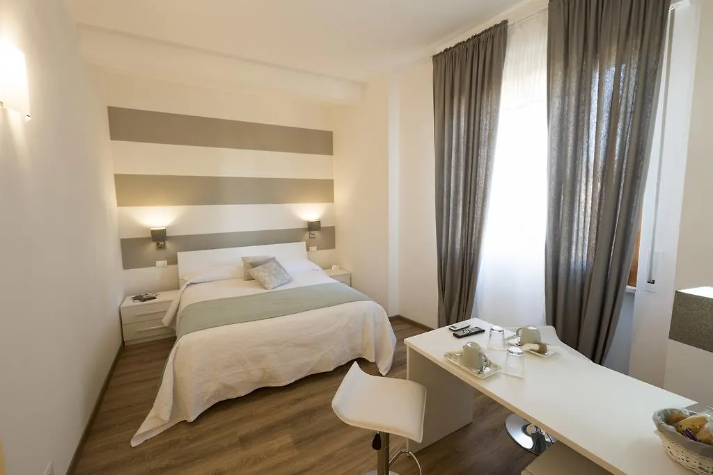 Suite Simonetta Sarzana 2*,