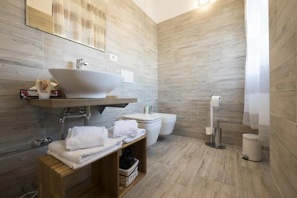 Suite Simonetta Sarzana 2*,  Italy